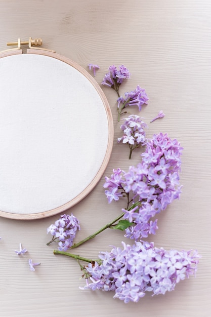 Broderie florală pe pânză